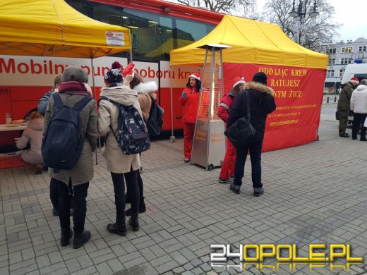 Na Placu Wolności można było dziś podarować krew potrzebującym