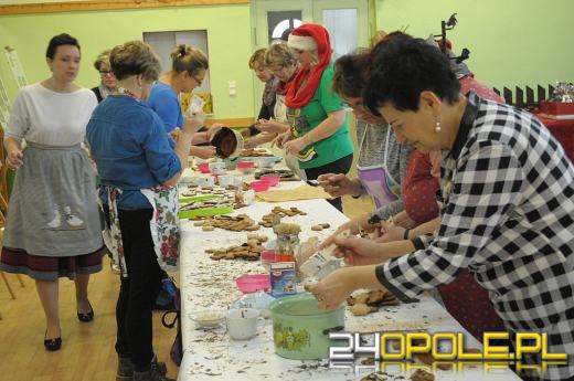 W Chrząstowicach upieczono ponad 5 tysięcy pierników. Dostaną je potrzebujący.