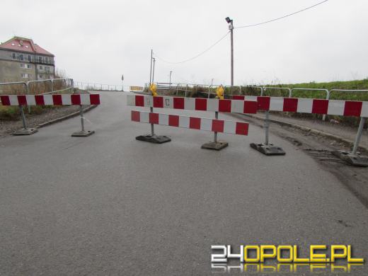 Mieszkańcy Niemodlińskiej nie mogą "legalnie" wyjechać z posesji 