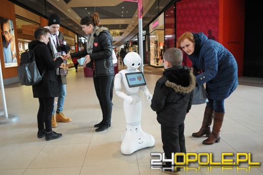 W opolskich centrach handlowych kwestują... roboty