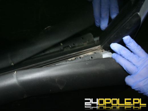 Przyjechał się wyszaleć .... znieważył policjantów i uszkodził radiowóz 