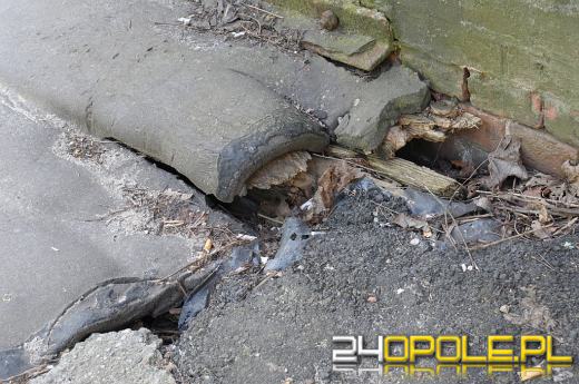 Kładka pod mostem kolejowym grozi zawaleniem?