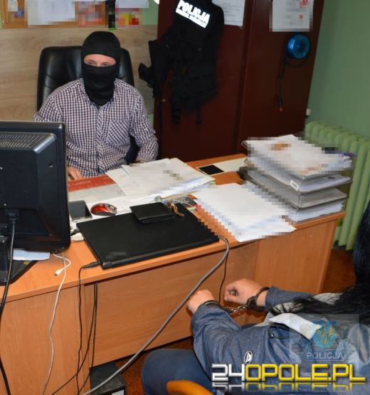 Zatrzymana za nielegalny handel lekami w internecie