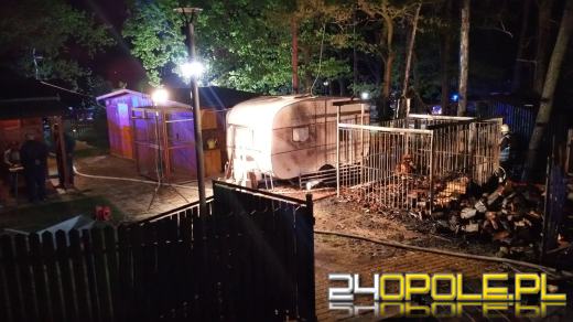 Pożar przy promenadzie w Turawie. Szybka reakcja sąsiadów uratowała przyległe domy