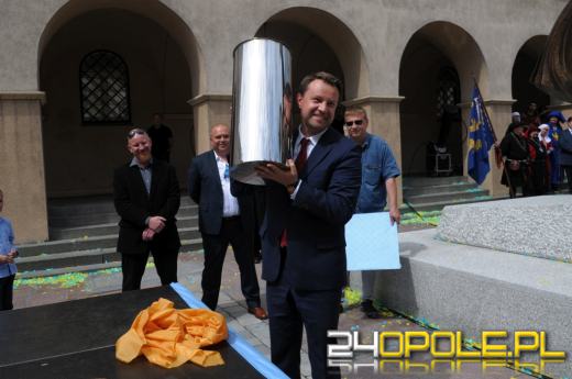 Opolanie tłumnie wzięli udział w uroczystym odsłonięciu pomnika Kazimierza I na rynku