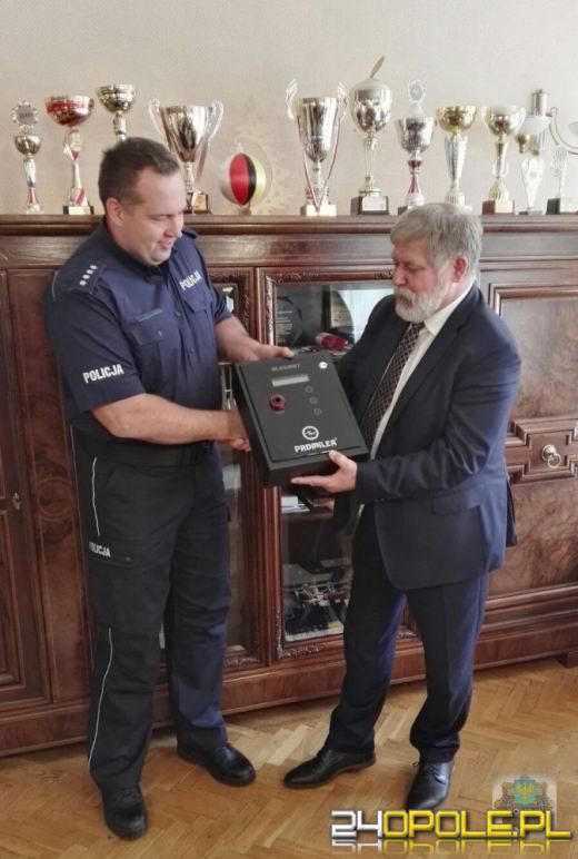 Samoobsługowy alkomat w Namysłowskiej Komendzie