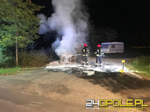 W nocy spłonęło auto przy ulicy Częstochowskiej w Opolu.