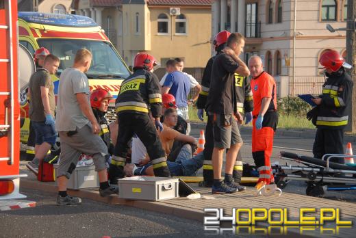 Zderzenie osobówki z busem na skrzyżowaniu Pużaka z Sosnkowskiego. Są ranni