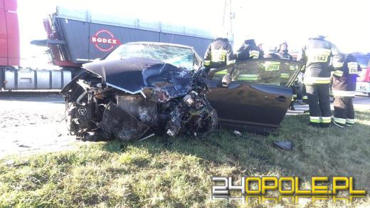 Zderzenie citroena z tirem w Chrząstowicach. Jedna osoba ranna