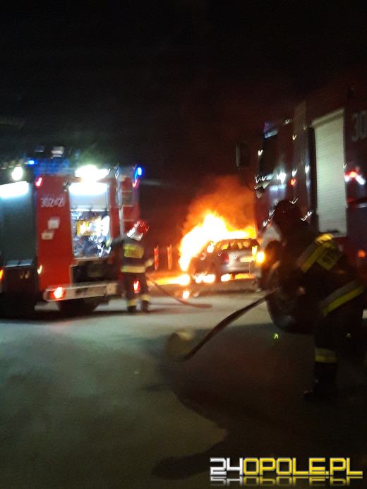 Pożar samochodu na ulicy Luboszyckiej
