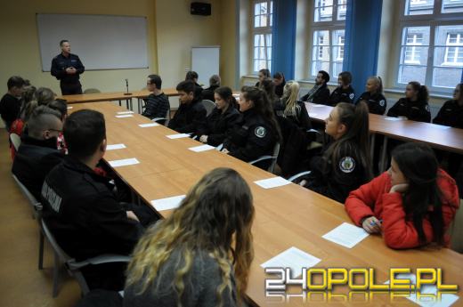 Policjanci zachęcają "Dołącz do Nas"