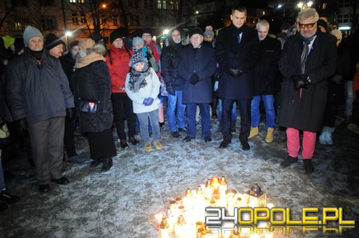 Opolanie modlili się za tragicznie zmarłego Adamowicza