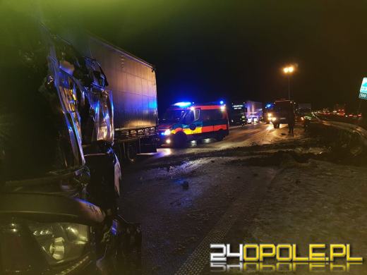 Zderzenie 2 tirów z osobówką na opolskim odcinku A4