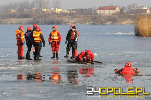 Strażacy apelują: Wchodzenie na lód jest ZAWSZE niebezpieczne