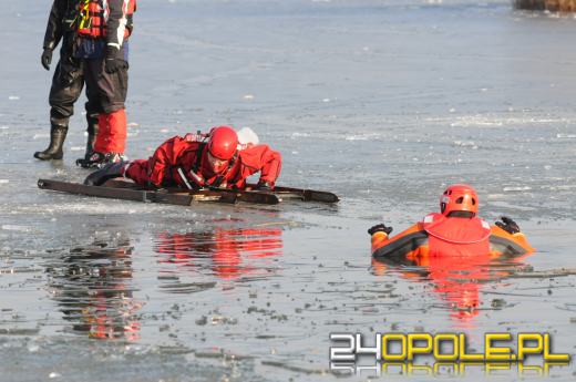 Strażacy apelują: Wchodzenie na lód jest ZAWSZE niebezpieczne