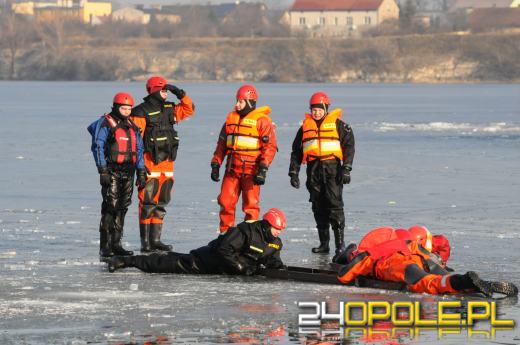 Strażacy apelują: Wchodzenie na lód jest ZAWSZE niebezpieczne