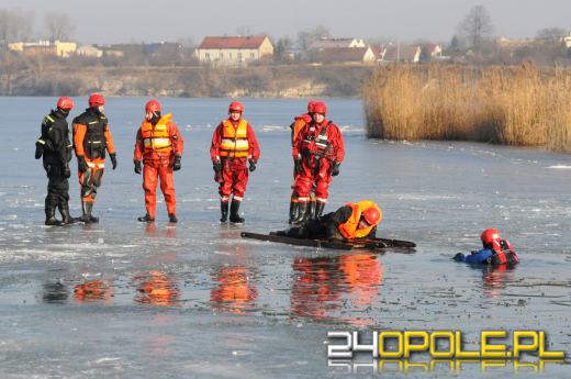 Strażacy apelują: Wchodzenie na lód jest ZAWSZE niebezpieczne