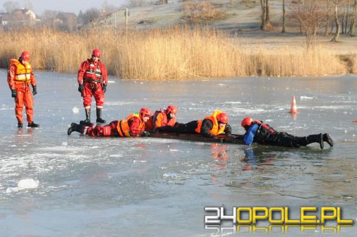 Strażacy apelują: Wchodzenie na lód jest ZAWSZE niebezpieczne