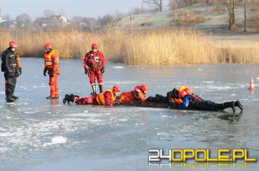 Strażacy apelują: Wchodzenie na lód jest ZAWSZE niebezpieczne
