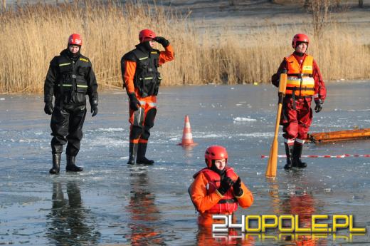 Strażacy apelują: Wchodzenie na lód jest ZAWSZE niebezpieczne