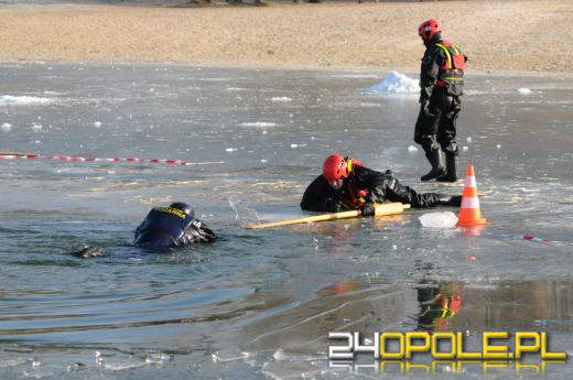 Strażacy apelują: Wchodzenie na lód jest ZAWSZE niebezpieczne