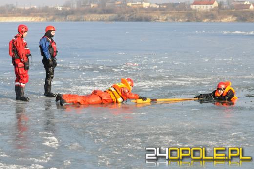 Strażacy apelują: Wchodzenie na lód jest ZAWSZE niebezpieczne