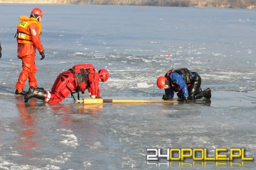 Strażacy apelują: Wchodzenie na lód jest ZAWSZE niebezpieczne