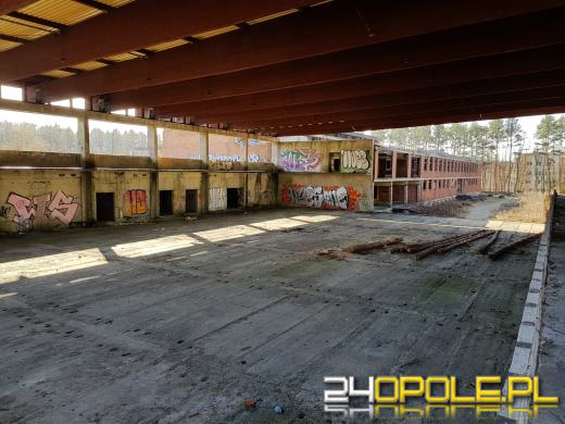 Basen w Ozimku czekał tylko na "wlanie wody", jednak nigdy nie został oddany do użytku