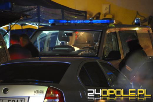 Policjant zastrzelił się w radiowozie w centrum Opola