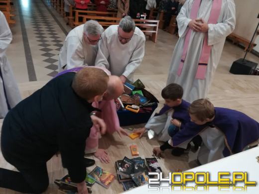 "Gdzie się pali książki, dojdzie w końcu do palenia ludzi"