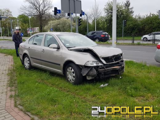 65-latek wymusił pierwszeństwo i doprowadził do zderzenia. 73-latka w szpitalu