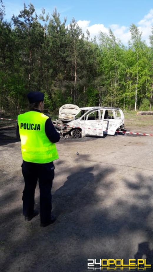 Tragedia pod Namysłowem. W spalonym aucie znaleziono ciała dwóch osób