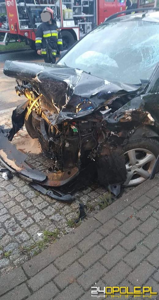 Czołowe zderzenie pod Strzelcami Opolskimi. 7 osób z obrażeniami