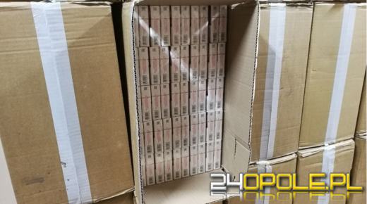 Miały być części komputerowe, były papierosy...