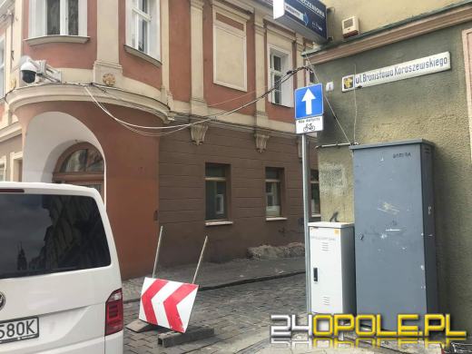 Montaż drugiej toalety bezdotykowej w centrum Opola utrudniał dojazd do pracy 