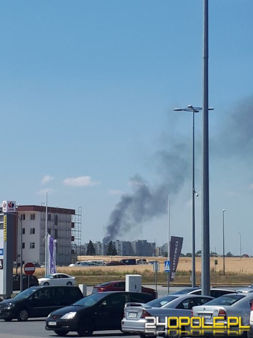 Płoną podkłady kolejowe przy ulicy Rekreacyjnej w Opolu