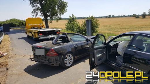 Kierowca Mercedesa stracił panowanie nad pojazdem i uderzył w inny samochód