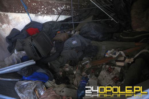 Pałacyk w centrum miasta zaczyna straszyć