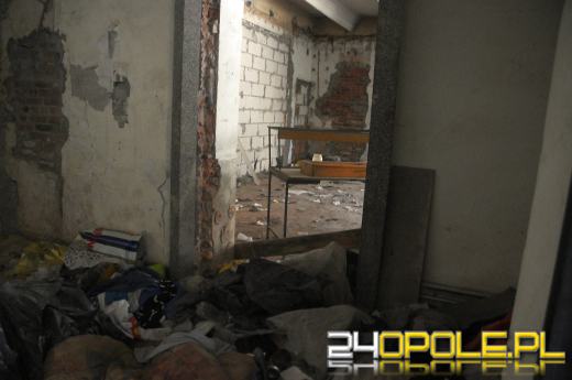 Pałacyk w centrum miasta zaczyna straszyć