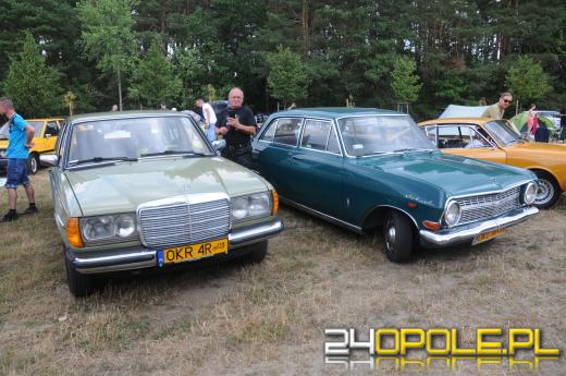 Stare zabytkowe pojazdy zjechały do Dobrzenia Wielkiego. Trwa XII Zlot Oldtimerów