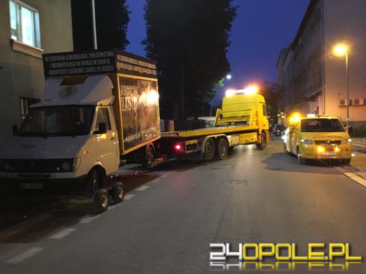 Policja interweniowała w sprawie ciężarówki z drastycznymi zdjęciami. Będzie skarga na mundurowych