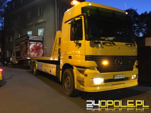 Policja interweniowała w sprawie ciężarówki z drastycznymi zdjęciami. Będzie skarga na mundurowych