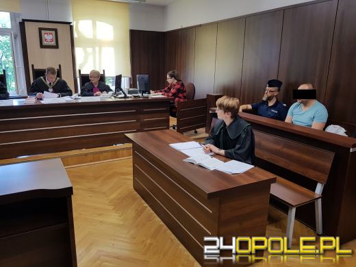 Jest oskarżany o rozbój z nożem, ale nie pamięta że gdzieś wychodził 