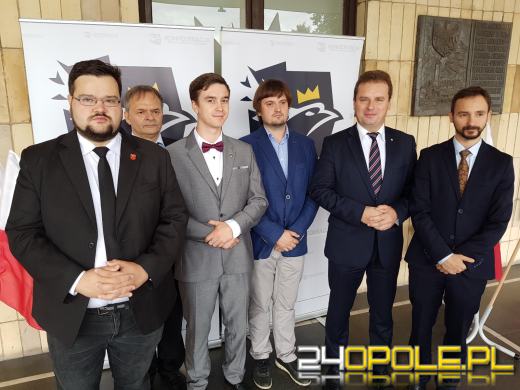 Dobrowolny ZUS, stop aborcji na poczet tworzenia się rodzin i bon edukacyjny. Tego chce Konfederacja