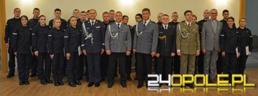 23 nowych policjantów ślubowało w Opolu