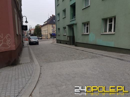 Plac św. Sebastiana w Opolu przejezdny. Obowiązuje strefa zamieszkania 