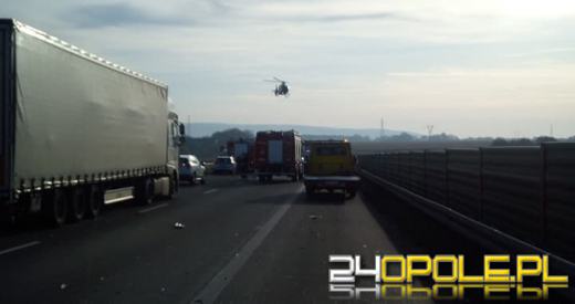 Śmigłowiec LPR lądował na opolskim odcinku A4. Ranny zakleszczony w pojeździe