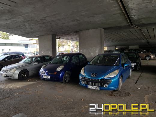 Koniec z parkowaniem na "rondzie". Miasto na wniosek policji likwiduje "parking"