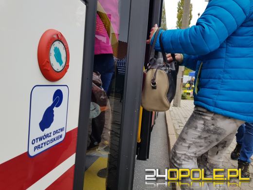 Kierowca autobusu nie otworzy już drzwi na przystanku. Zrobimy to "ciepłym guzikiem"