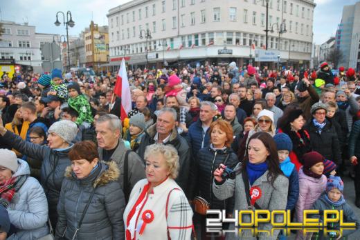 Opolanie tłumnie na Placu Wolności świętują 101 rocznicę odzyskania Niepodległości